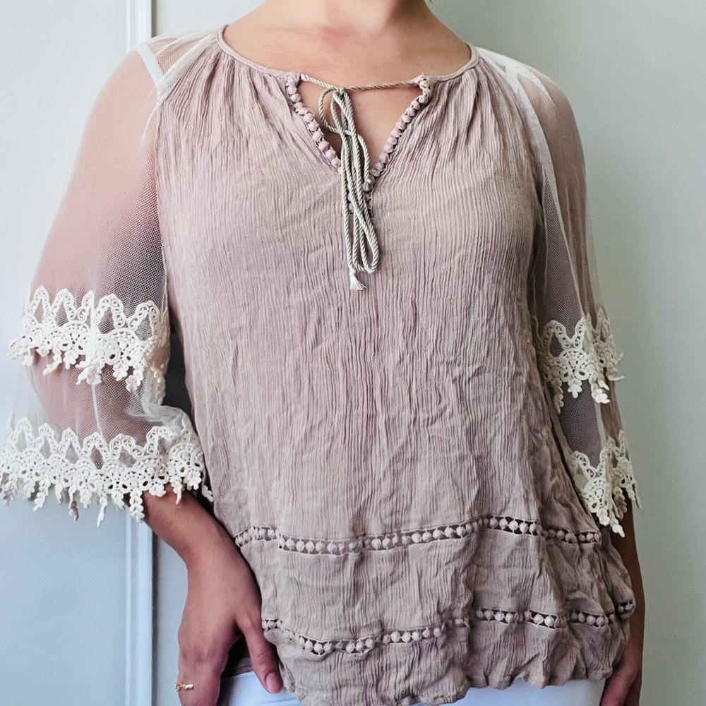 Hayden Los Angeles Elegant Beige Lace Trim Women's Top